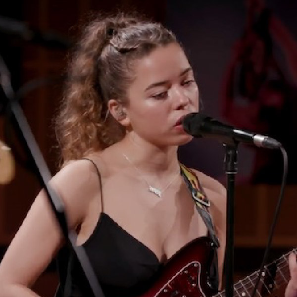 Alumni Nilufer Yanya